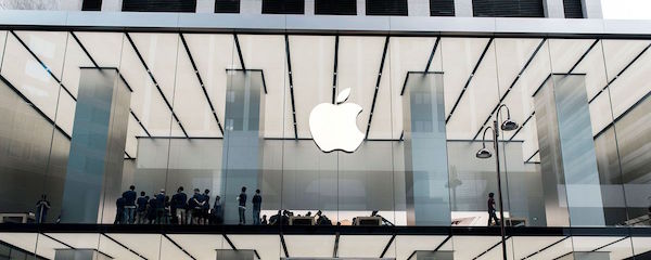 米アップル、過去最高益 主力のアイフォーン回復