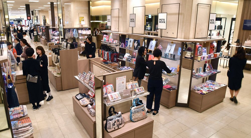 暖冬影響でコートなど不振　12月の京都４百貨店売上高、家庭用品など低迷続く