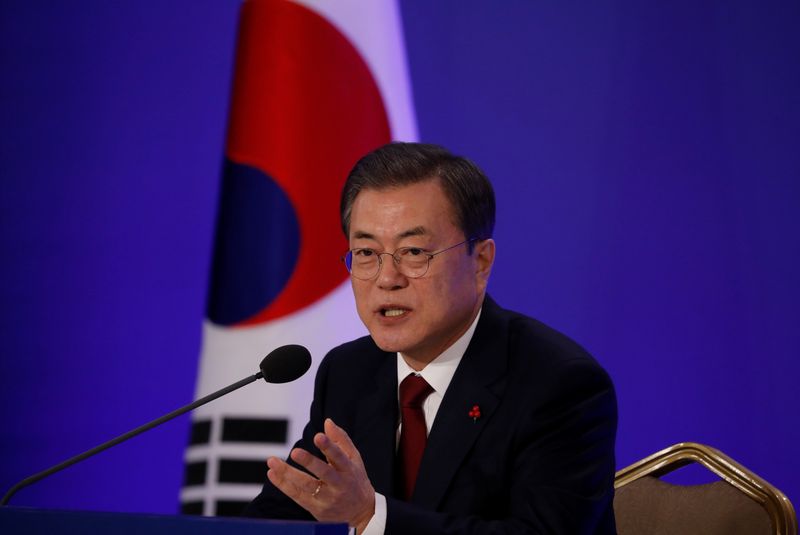 韓国大統領、新型肺炎で冷静な対応促す　検疫施設巡り抗議デモ
