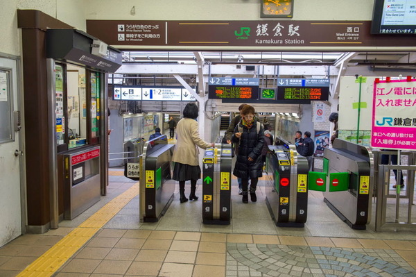 「タッチしやすい自動改札機」…ICカードのタッチ部が斜め　JR東日本が2月1日から実証実験
