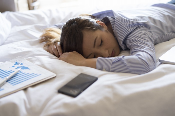 週末寝だめ、1日6時間の睡眠では返済できない？──「睡眠負債」を返済する方法とは - リクナビNEXTジャーナル