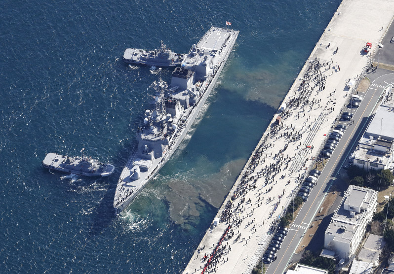海自護衛艦「たかなみ」が中東へ出航　首相「任務は大きな意義」