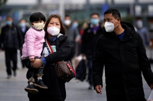 新型肺炎、中国の死者361人でＳＡＲＳ上回る　金融市場は急落 - ロイター