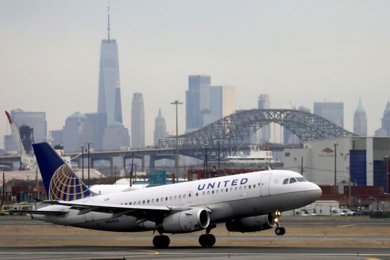 米ユナイテッド航空、中国からの米国便の運航停止を1日前倒し