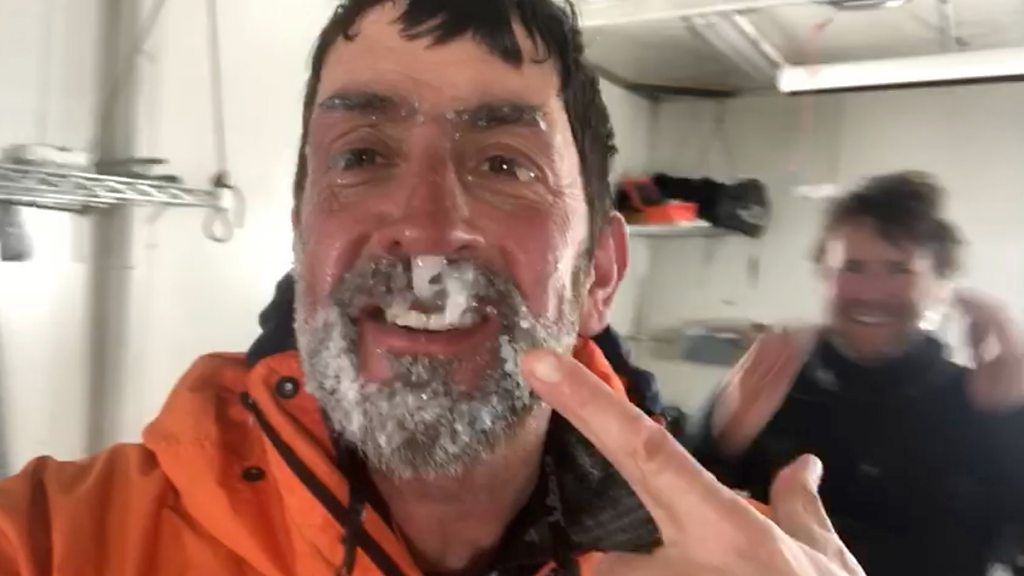 「鼻水のつらら」、南極で雪掘り……過酷な気候科学の現場