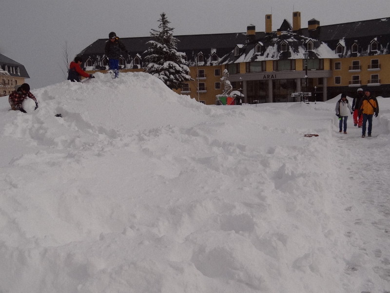 新潟“恵みの雪”　妙高のスキー場で80センチ新雪　関係者は高温予報を懸念