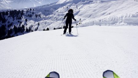 雪不足が深刻化するアルプスのスキー場の「人工雪」が温暖化をストップ？ | 氷河の融解を止められる可能性が…