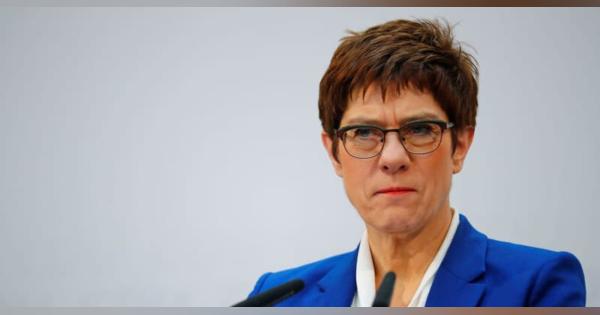 ドイツ与党の党首、辞任へ　メルケル首相の後継選び混沌