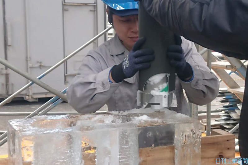 80万年以上前の「南極氷」、掘削技術を支える中小企業たち