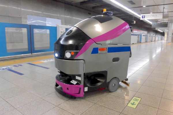ロボット床面洗浄機「京王ライナー」モデル、新宿駅に導入