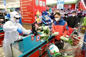 中国湖北省、新型肺炎の死者・感染者が急増　確認基準の変更で - ロイター