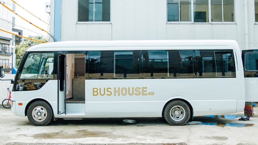 泊まれるバス「BUSHOUSE」が宮崎県・日南市で試験運転中！