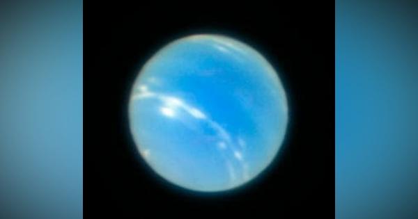 地上からの撮影なのにハッブル並みに鮮明。「補償光学」を用いた海王星画像
