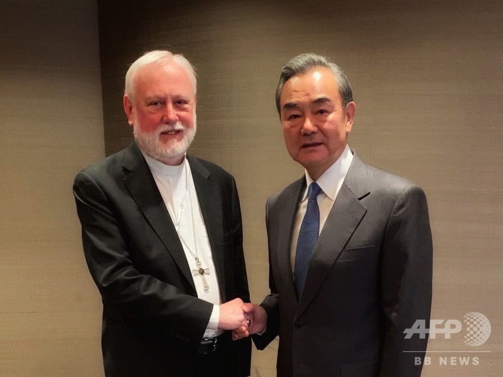 中国とバチカンが初の外相会談、両国国営メディア