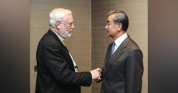 中国とバチカンが初の外相会談　関係改善をアピール
