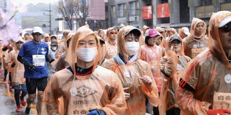 熊本城マラソン、マスク姿も　感染予防、参加者全員に配布