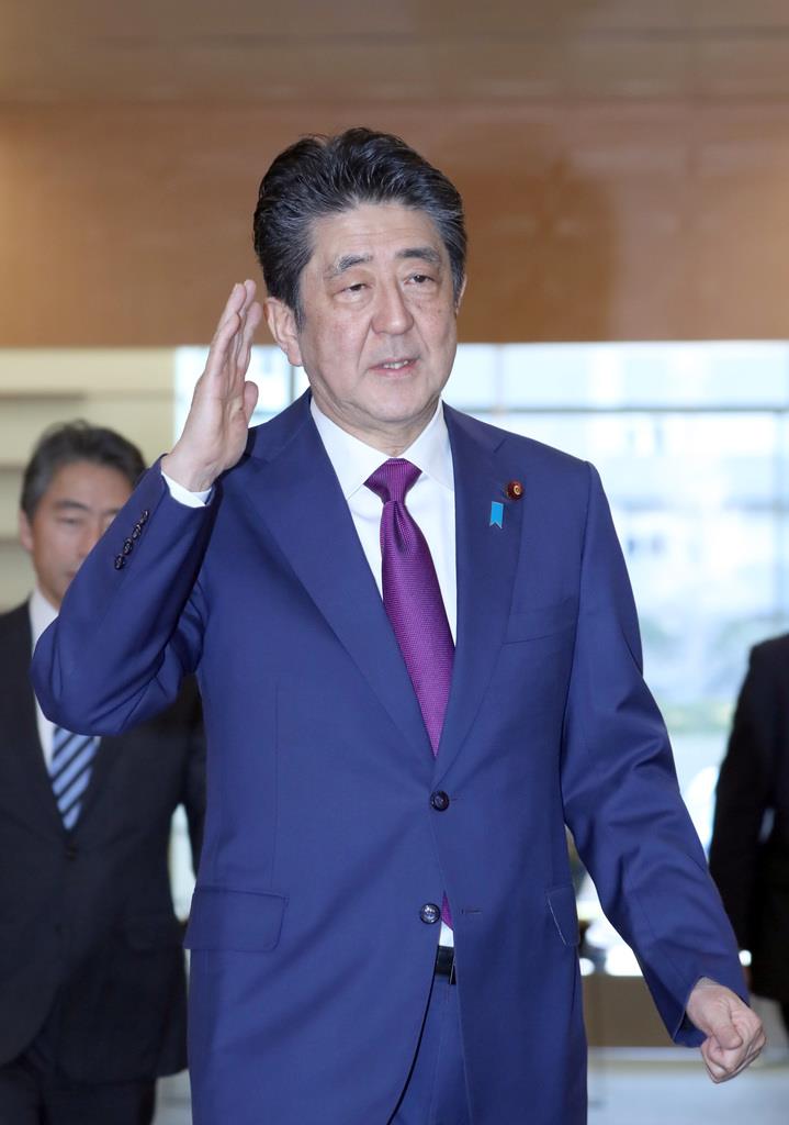 首相、ＭＭＴ「ちゃんと調理しないと危険」　浜田宏一内閣官房参与と面会