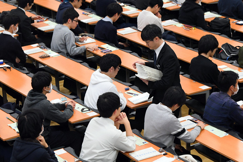 国公立大入試、感染者対応分かれる　東大、阪大など受験認めず　センター試験で判定の大学も