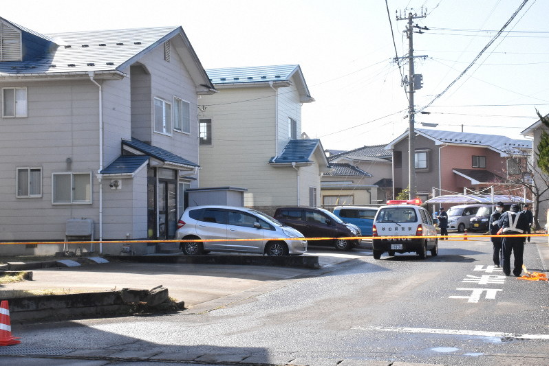 女性「息子に刺された」　自宅には包丁刺さった男性　殺人未遂容疑　秋田・由利本荘