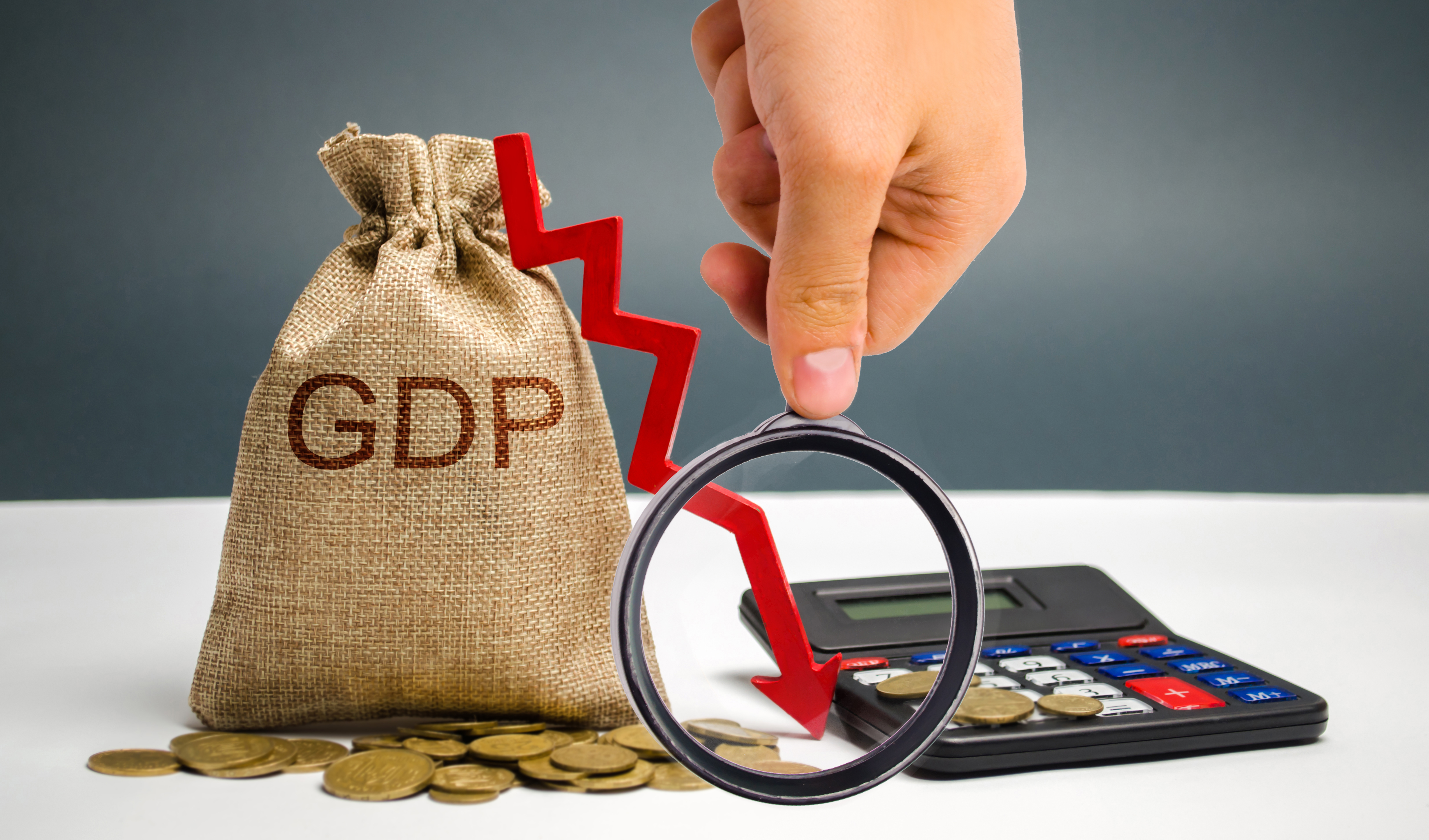GDPマイナス、景気の後退で将来の消費増税が困難に