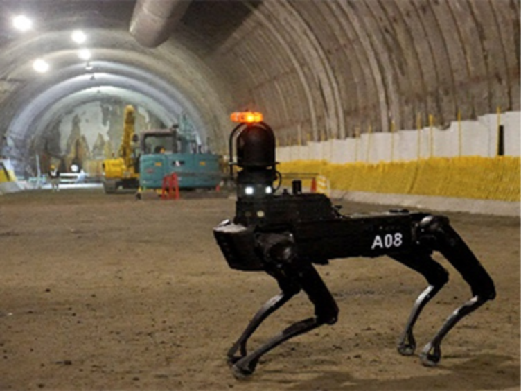 ソフトバンクロボティクス、四足歩行ロボットを鹿島建設へ本格導入