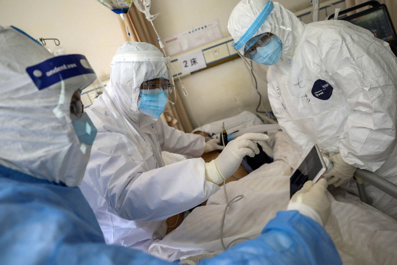 中国、新型肺炎の死者2118人　感染者7万4576人