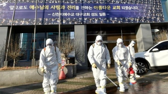 新型ウイルス、韓国で初の死者　宗教団体で集団感染 - BBCニュース