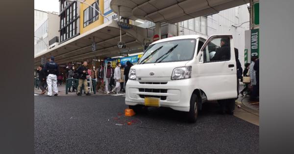 京都の繁華街で歩道に車突っ込む　歩行者ら4人重軽傷