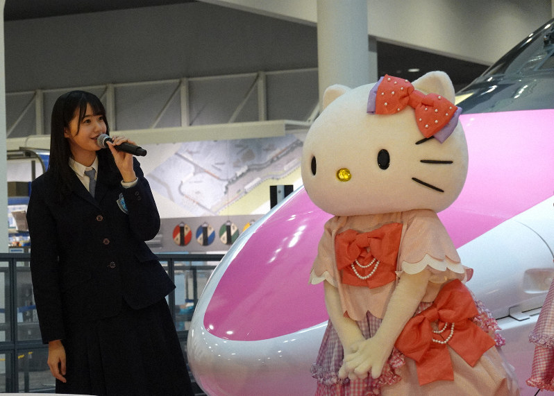猫の日に…「ハローキティ新幹線展」開幕　京都鉄道博物館