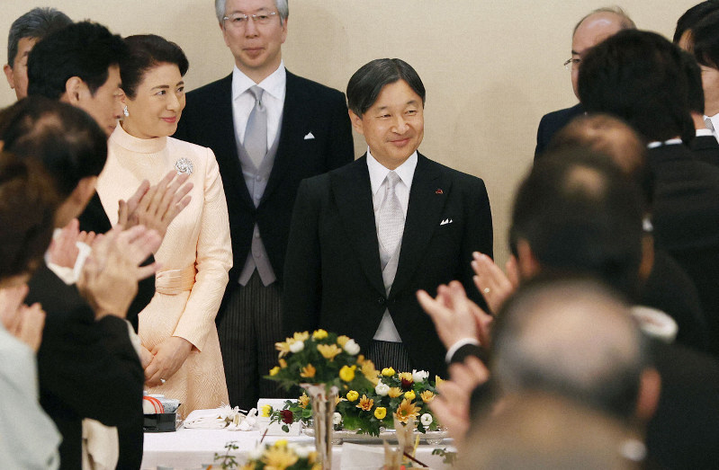 天皇陛下、60歳に　「国民の幸せと国の発展願う」　皇居で祝賀行事