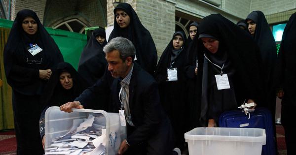 イラン「反米派」圧勝の勢い　ロウハニ大統領支持派退潮　国会議員選の開票進む