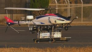 JAL、国内初の無人ヘリコプターを用いた空港間目視外飛行で貨物輸送実験を実施