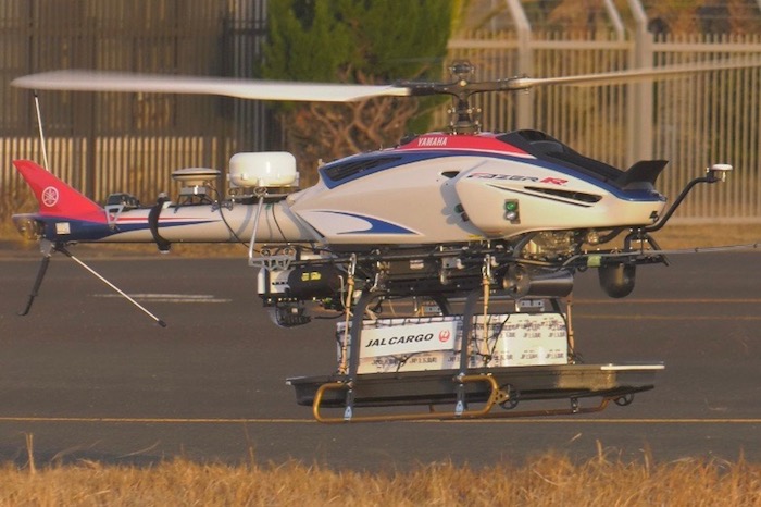 JAL、無人ヘリコプターによる貨物輸送実験を実施
