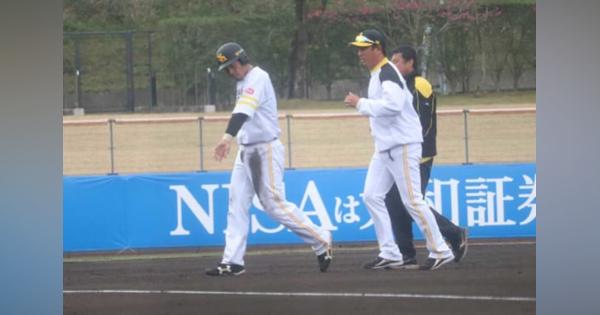 鷹・松田宣がアクシデントで途中交代　左肘に送球直撃、工藤監督「大事をとって」