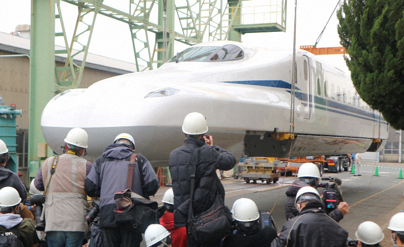 新幹線「N700S」第１号　車両搬出を報道公開　JR東海