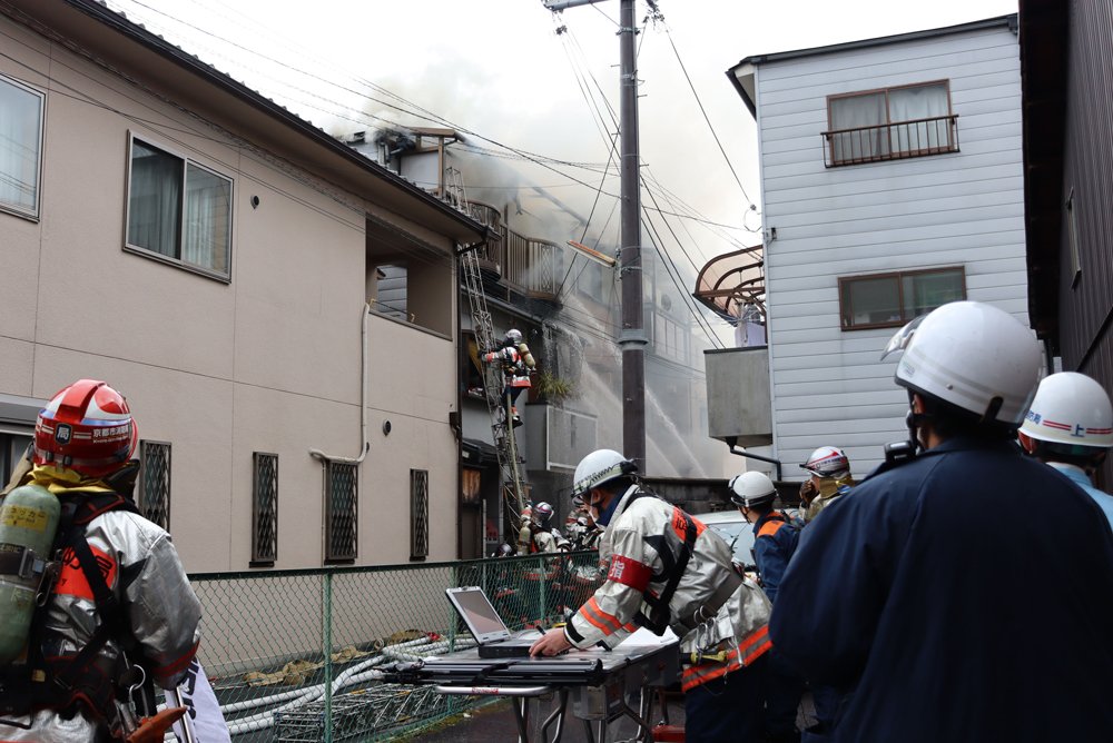 住宅密集地で火災　京都