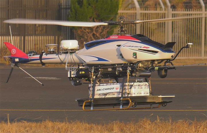 JAL、無人ヘリ遠隔操作で貨物輸送実験　五島の朝穫れ鮮魚、都内へ同日空輸