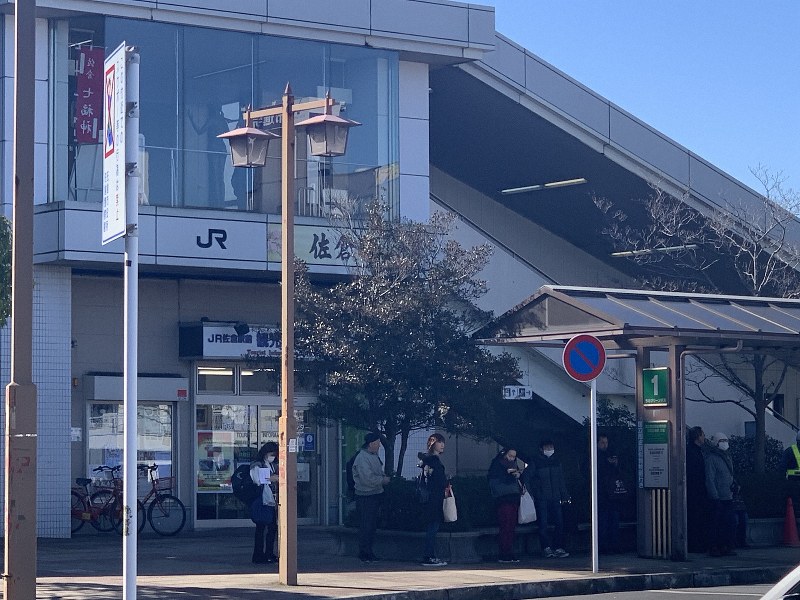 JR佐倉駅で停電　総武線と成田線の一部で一時運転見合わせ　送電線緩む
