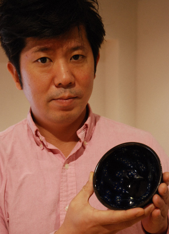 曜変天目、京都の陶芸家が神秘の輝きを再現