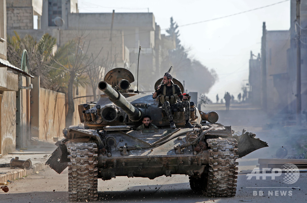 シリア北西部のトルコ軍、空爆で33人死亡 アサド政権軍に報復攻撃