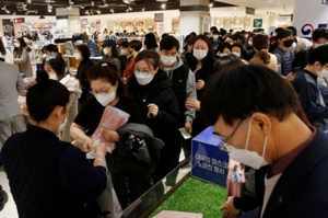 韓国、新型ウイルス感染者が2000人突破　株価急落 - ロイター