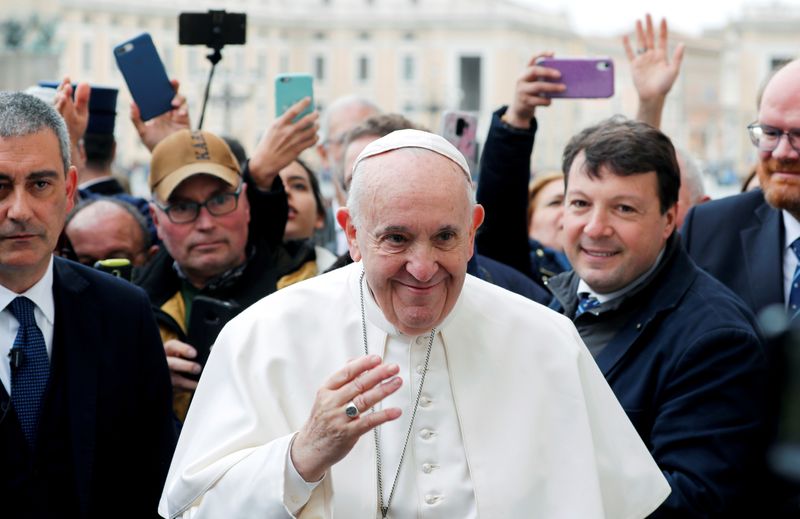 ローマ教皇の重病説否定、バチカン「やや体調不良」