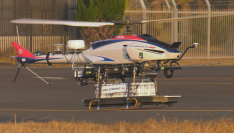 JAL、無人ヘリコプターの目視外飛行で空港間の貨物輸送を実施　国内初