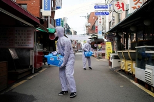 韓国の感染ペース最悪、国民に外出控えるよう呼びかけ - ロイター