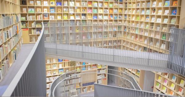 安藤忠雄による大阪の文化施設「こども本の森 中之島」内部公開　"本に包まれる"空間を設計