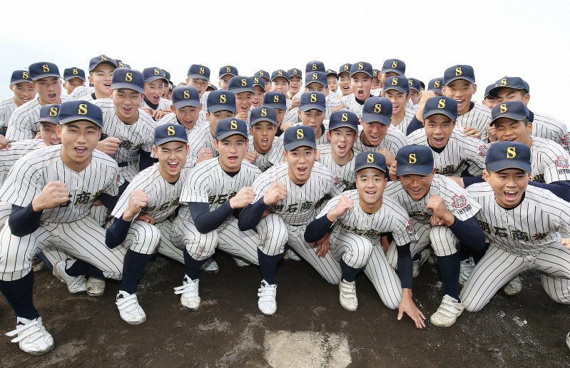 守り勝つ「明商野球」で日本一を　明石商卒業生がエール　第92回選抜高校野球