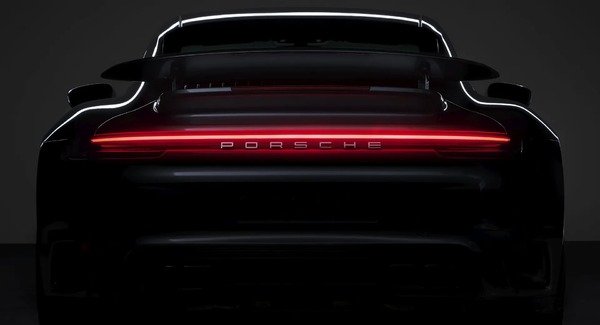 ポルシェ 911 新型にトップグレード、「ターボ」か　3月3日発表へ