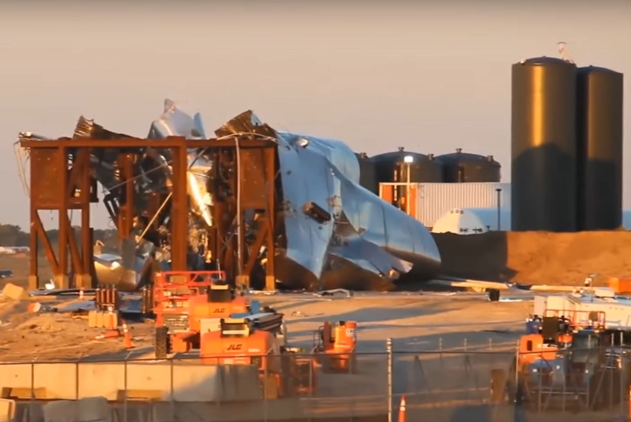 SpaceXのStarship試作機が「離陸」。圧力容器試験中に破裂の衝撃で