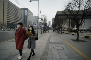 韓国、新型肺炎感染者4335人・死者26人　ソウル市は教団を刑事告発 - ロイター