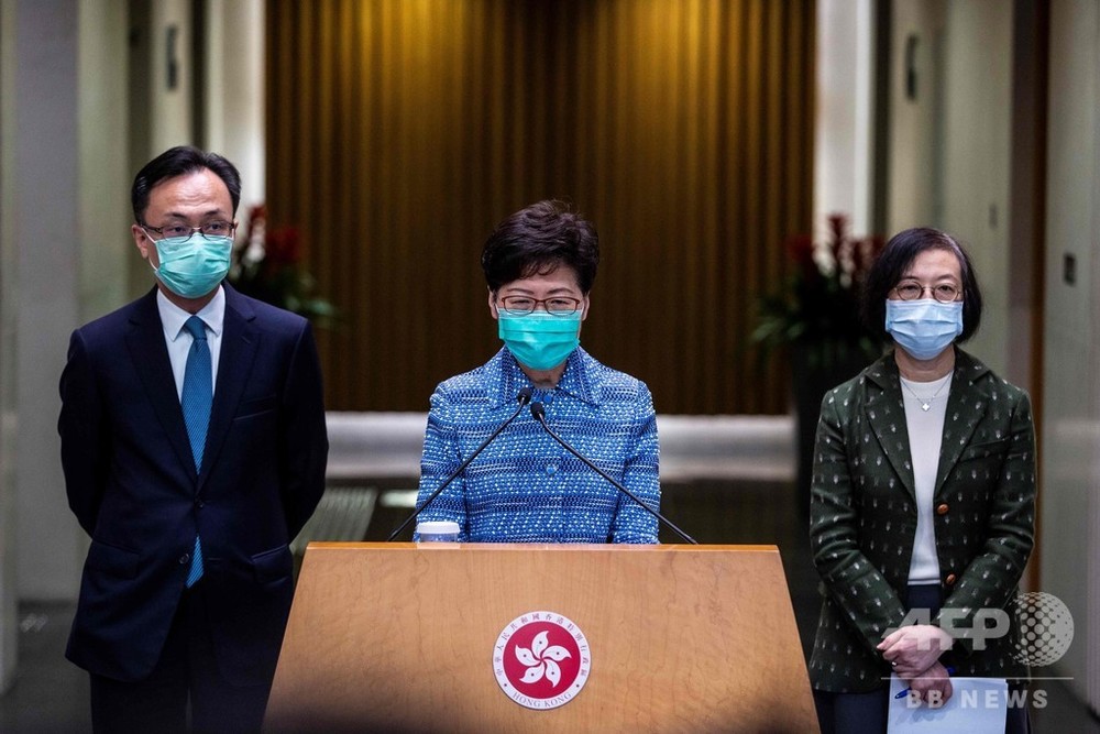 香港政府、記者会見はマスク着用で